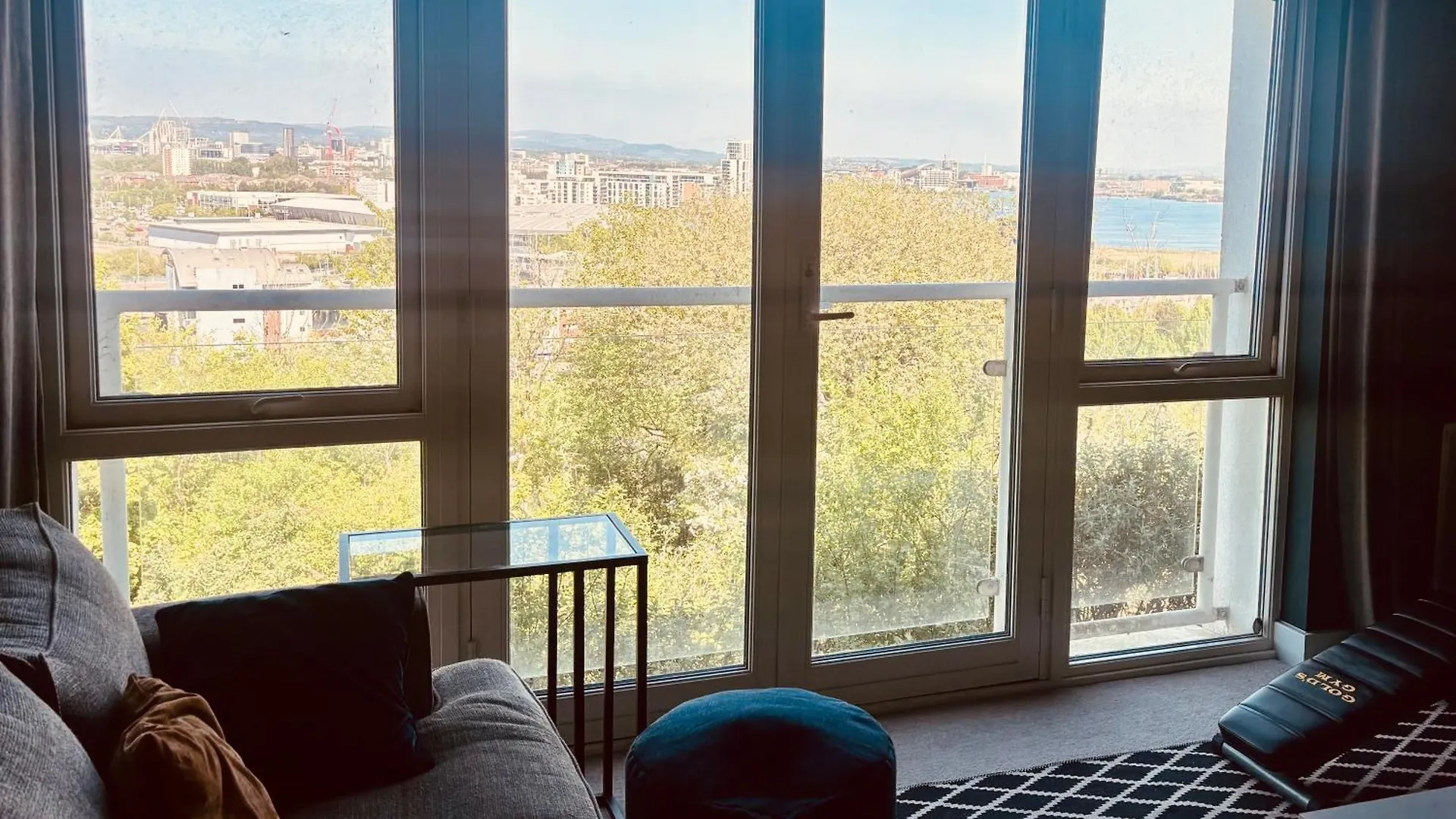4 Bed Townhouse With Spectacular Views 4 Miles From Cardiff 10Min Drive Or Train Journey To City Centre