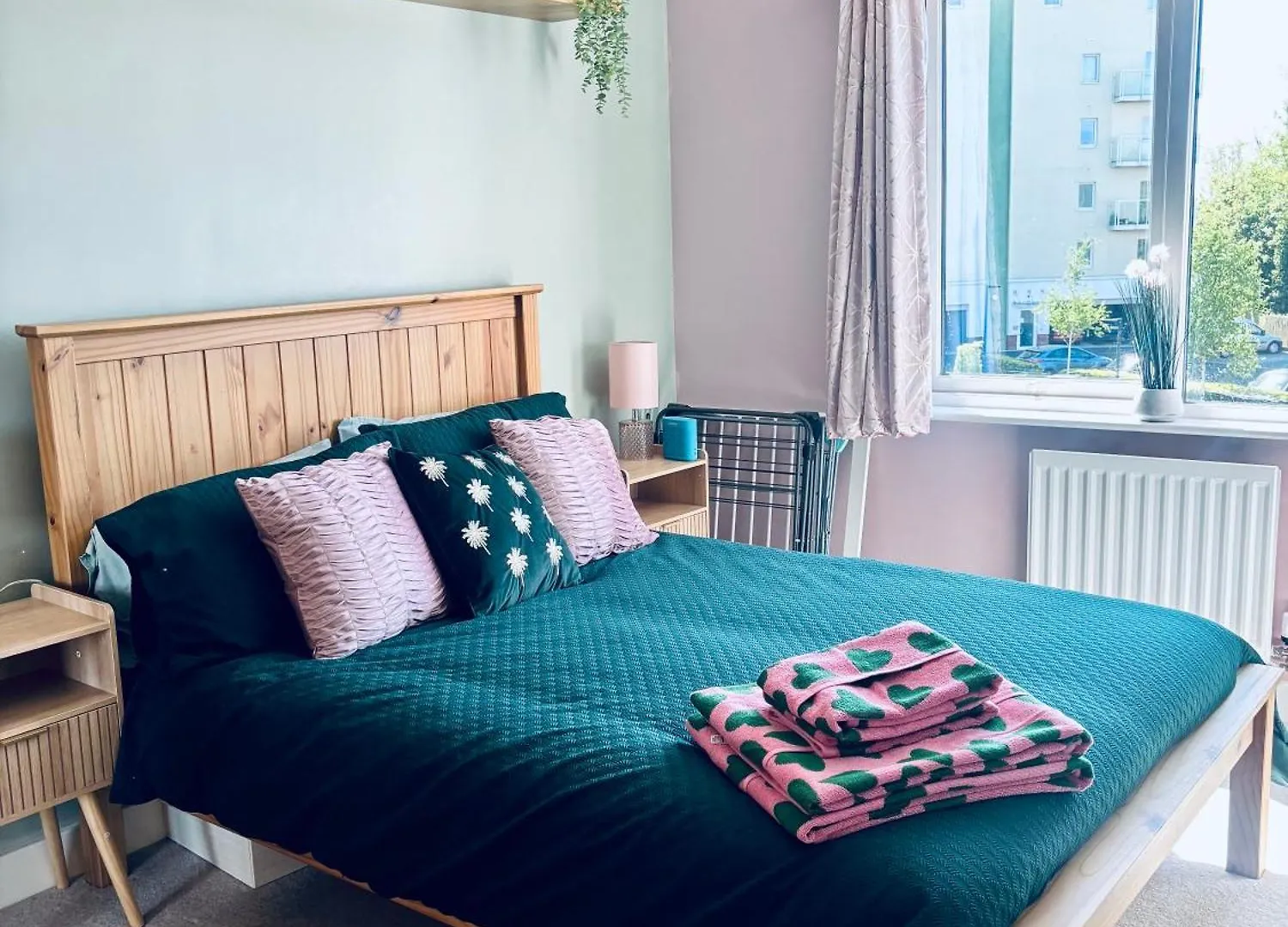 4 Bed Townhouse With Spectacular Views 4 Miles From Cardiff 10Min Drive Or Train Journey To City Centre
